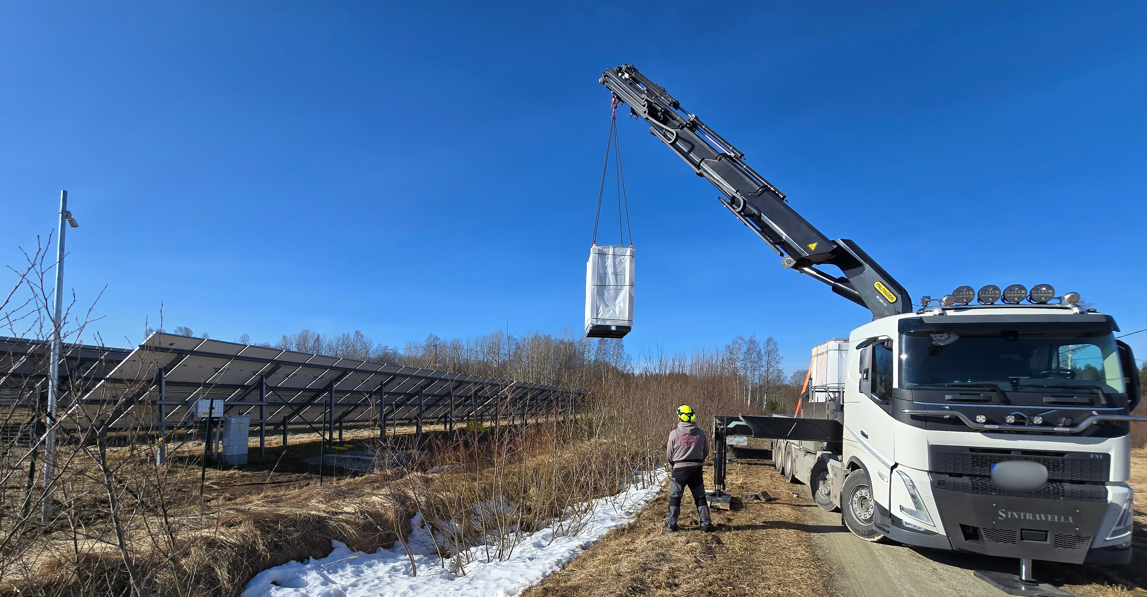 Kraana tõstab C&I aku energiasalvestust